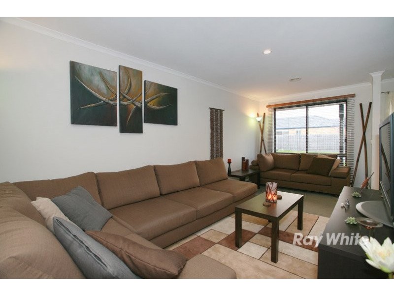 28 Bellbrae Crescent, Cranbourne VIC 3977