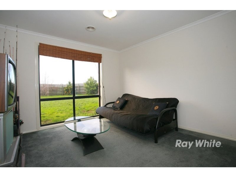 28 Bellbrae Crescent, Cranbourne VIC 3977