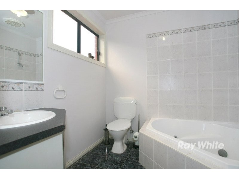 28 Bellbrae Crescent, Cranbourne VIC 3977