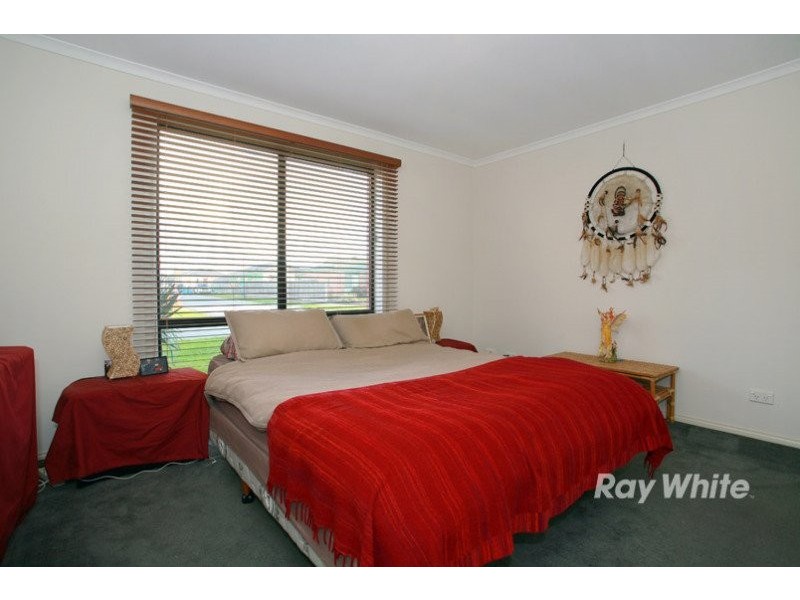 28 Bellbrae Crescent, Cranbourne VIC 3977