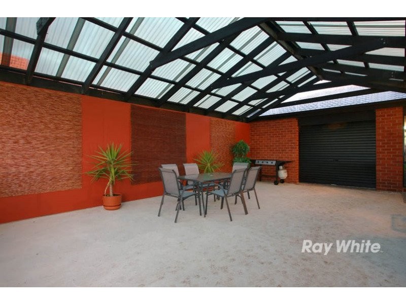 28 Bellbrae Crescent, Cranbourne VIC 3977