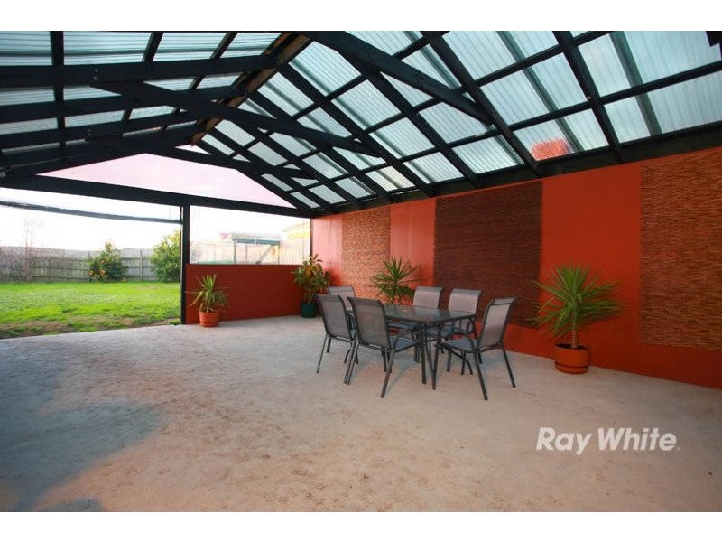 28 Bellbrae Crescent, Cranbourne VIC 3977