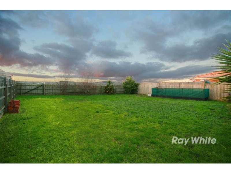 28 Bellbrae Crescent, Cranbourne VIC 3977