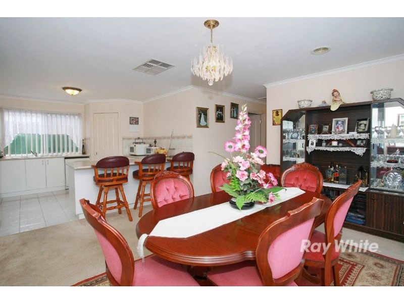 37 Glenaire Crescent, Cranbourne VIC 3977