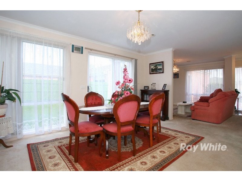 37 Glenaire Crescent, Cranbourne VIC 3977