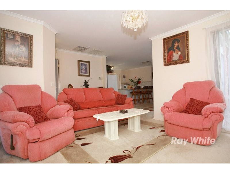 37 Glenaire Crescent, Cranbourne VIC 3977
