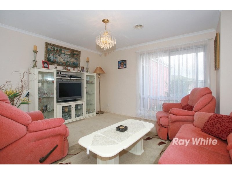 37 Glenaire Crescent, Cranbourne VIC 3977