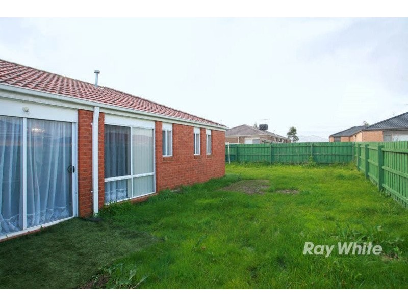 37 Glenaire Crescent, Cranbourne VIC 3977