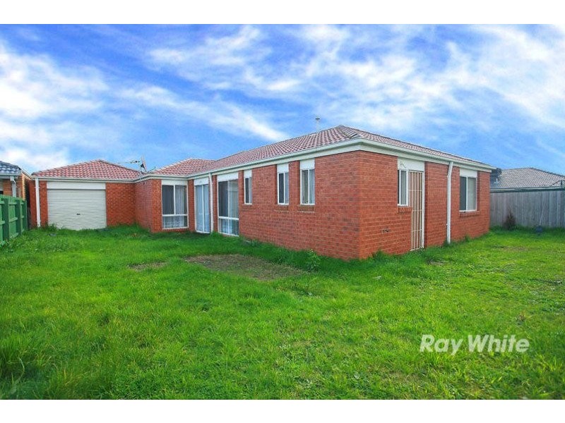 37 Glenaire Crescent, Cranbourne VIC 3977