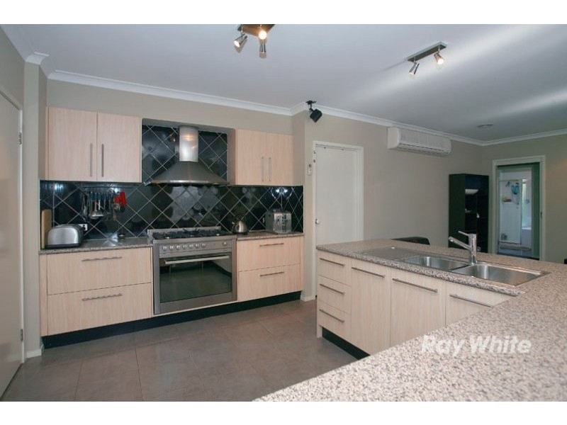 5 Carmody Court, Cranbourne VIC 3977