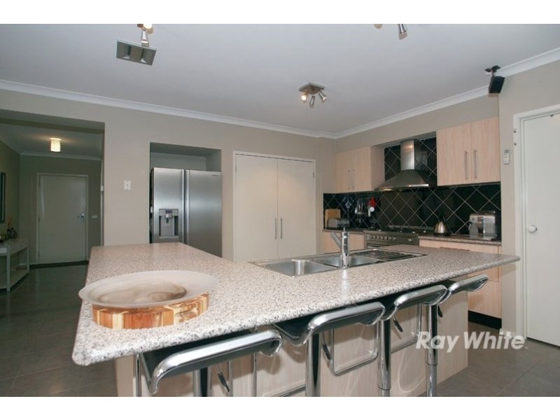 5 Carmody Court, Cranbourne VIC 3977