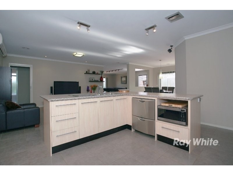 5 Carmody Court, Cranbourne VIC 3977