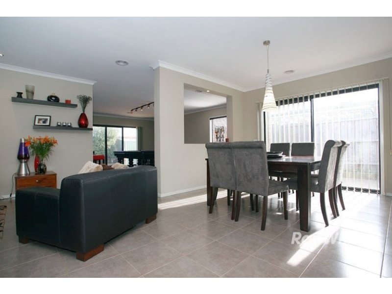 5 Carmody Court, Cranbourne VIC 3977