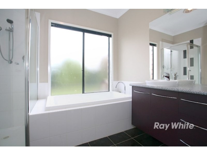 5 Carmody Court, Cranbourne VIC 3977