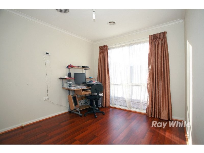 4 Nyah Place, Cranbourne VIC 3977