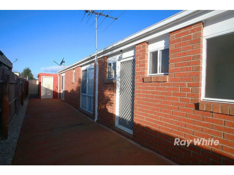 4 Nyah Place, Cranbourne VIC 3977