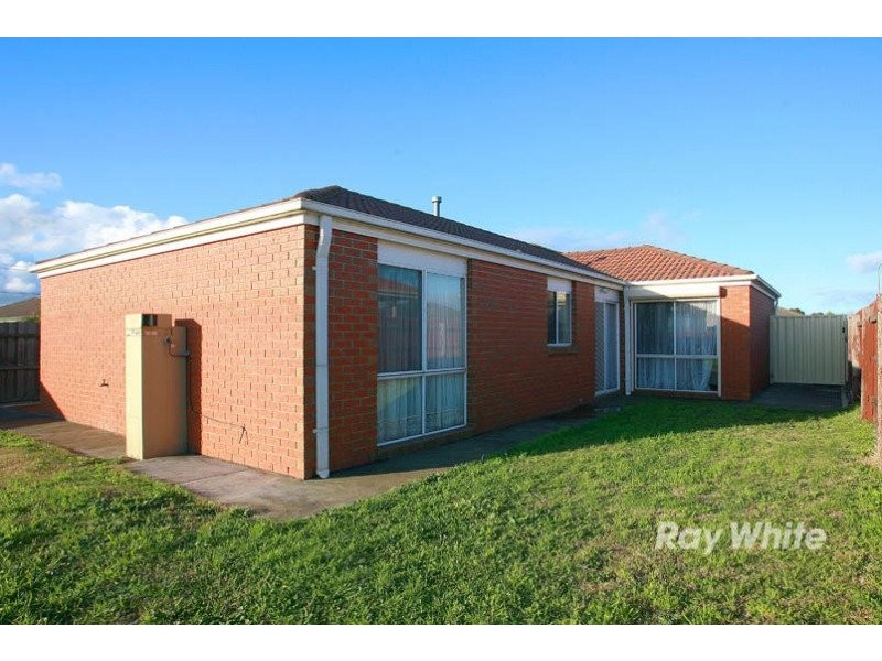 4 Nyah Place, Cranbourne VIC 3977