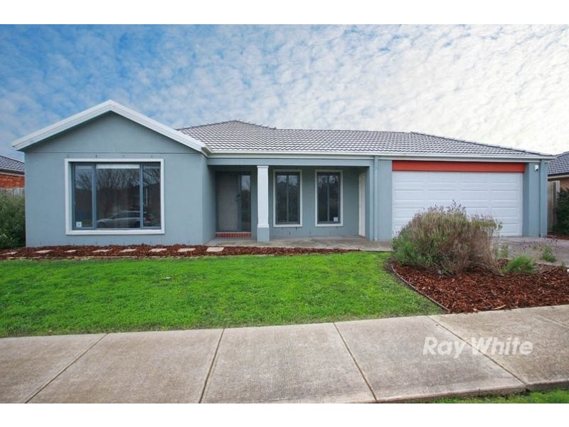 28 Phoenix Avenue, Cranbourne VIC 3977