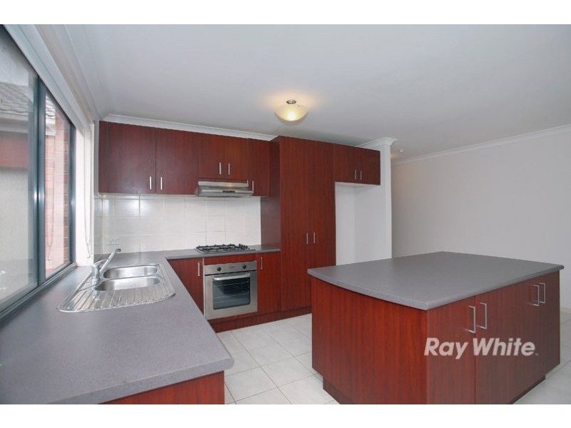 28 Phoenix Avenue, Cranbourne VIC 3977