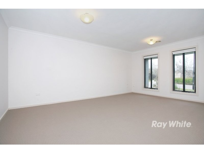 28 Phoenix Avenue, Cranbourne VIC 3977