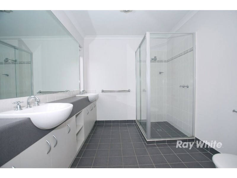 28 Phoenix Avenue, Cranbourne VIC 3977