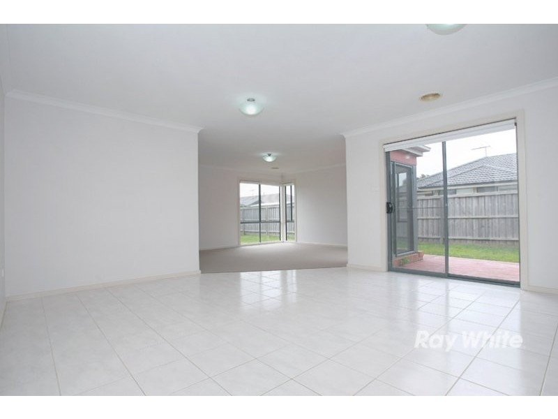 28 Phoenix Avenue, Cranbourne VIC 3977