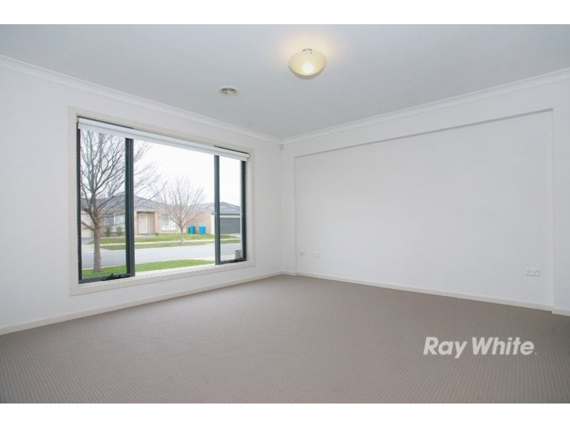 28 Phoenix Avenue, Cranbourne VIC 3977