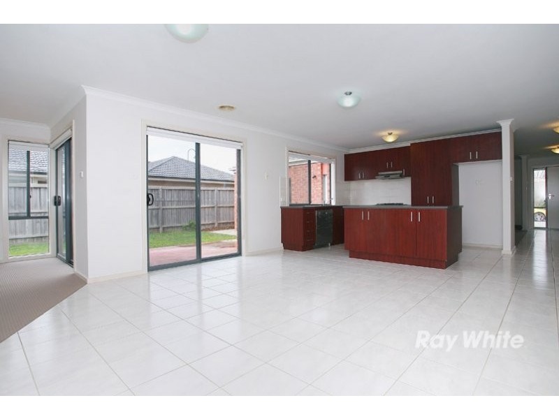 28 Phoenix Avenue, Cranbourne VIC 3977