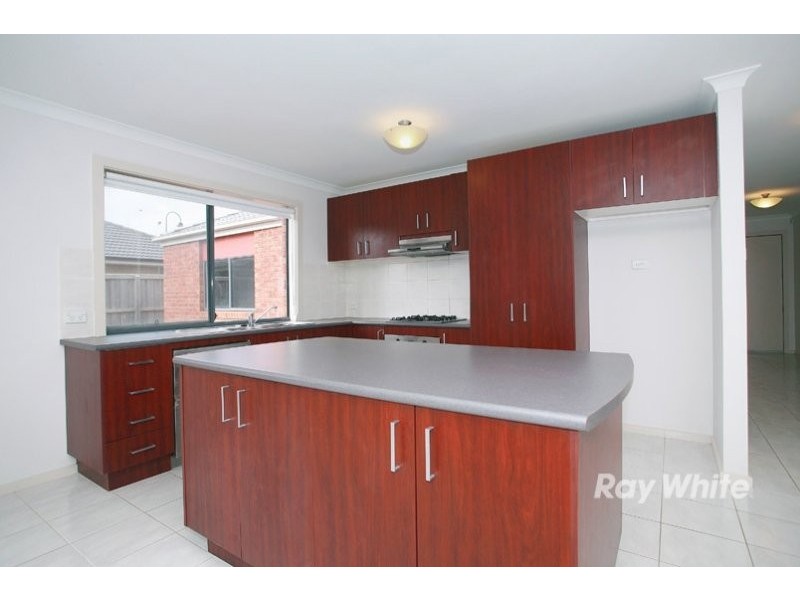 28 Phoenix Avenue, Cranbourne VIC 3977