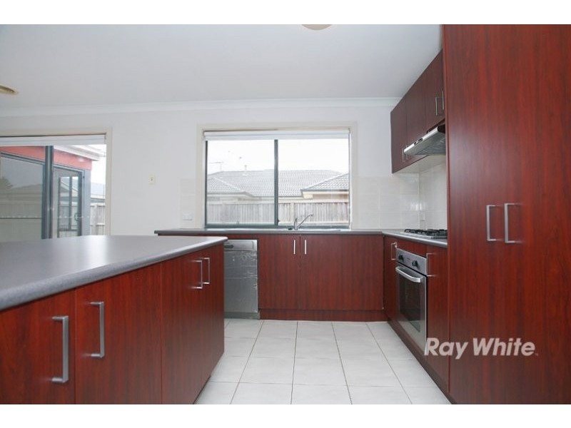 28 Phoenix Avenue, Cranbourne VIC 3977