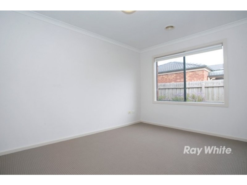 28 Phoenix Avenue, Cranbourne VIC 3977