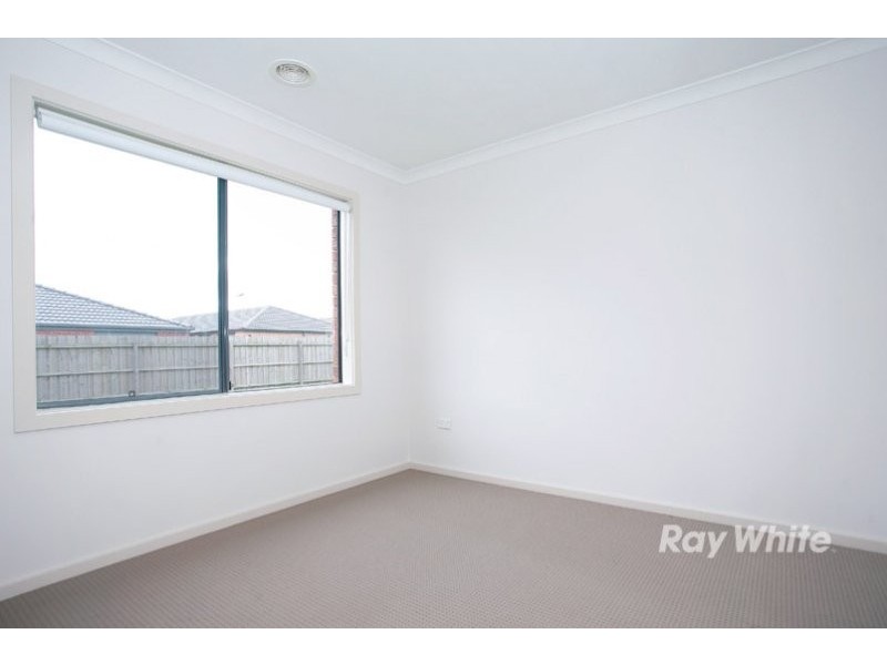 28 Phoenix Avenue, Cranbourne VIC 3977