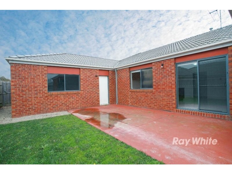 28 Phoenix Avenue, Cranbourne VIC 3977