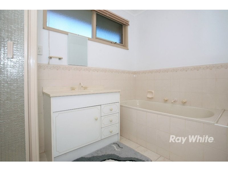 18 Hamilton Drive, Cranbourne VIC 3977