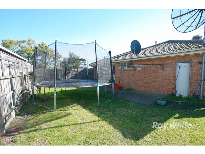18 Hamilton Drive, Cranbourne VIC 3977