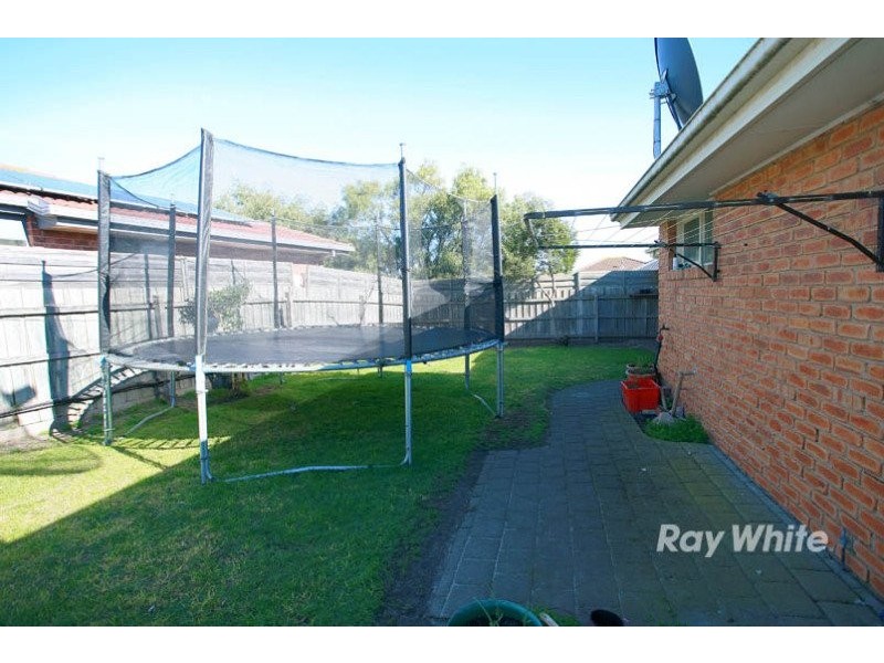 18 Hamilton Drive, Cranbourne VIC 3977