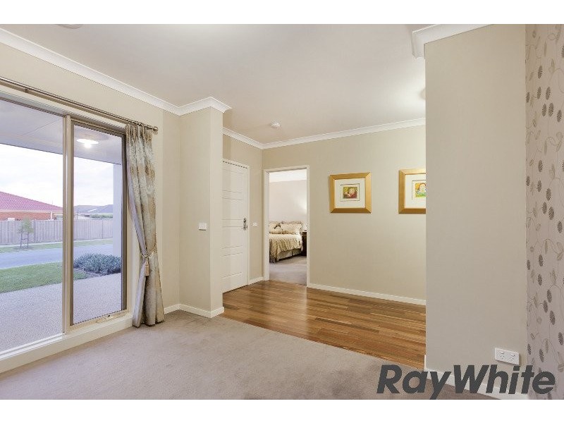 31 Broadstone Way, Cranbourne VIC 3977