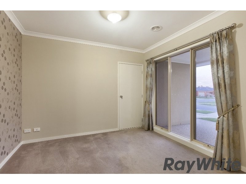 31 Broadstone Way, Cranbourne VIC 3977