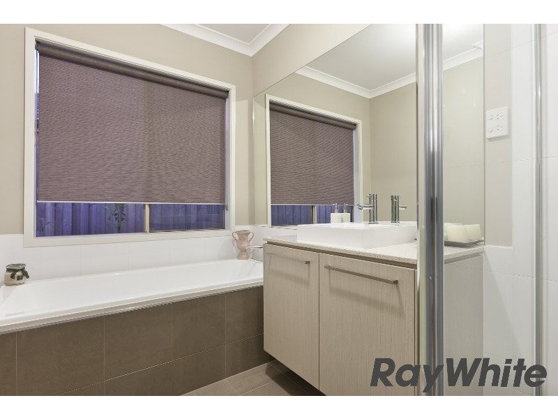 31 Broadstone Way, Cranbourne VIC 3977