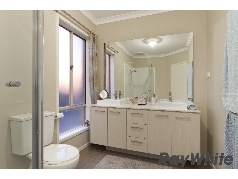 31 Broadstone Way, Cranbourne VIC 3977