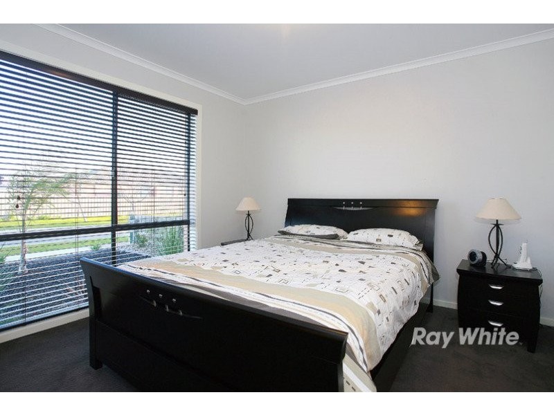 5 Bellbrae Crescent, Cranbourne VIC 3977