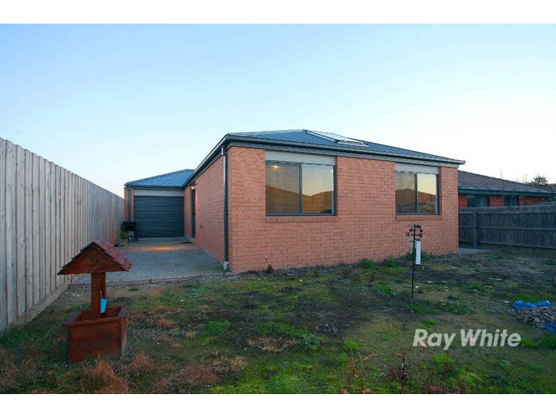 5 Bellbrae Crescent, Cranbourne VIC 3977