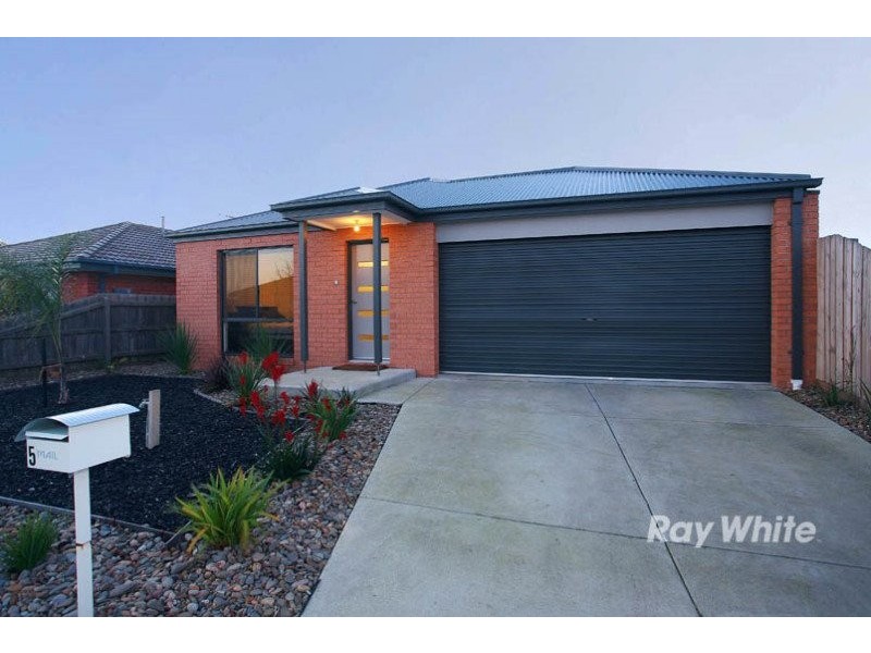5 Bellbrae Crescent, Cranbourne VIC 3977