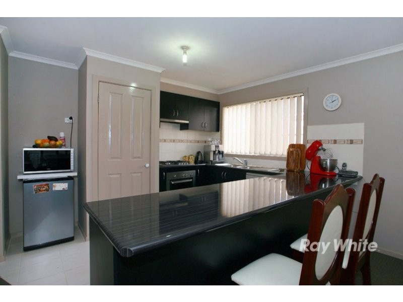 6 Bellbrae Crescent, Cranbourne VIC 3977