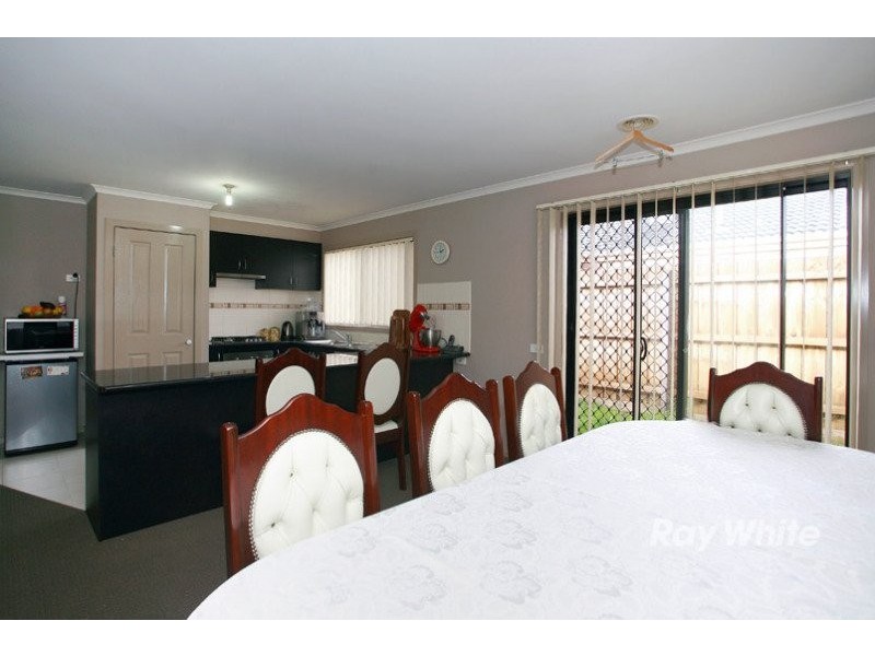 6 Bellbrae Crescent, Cranbourne VIC 3977