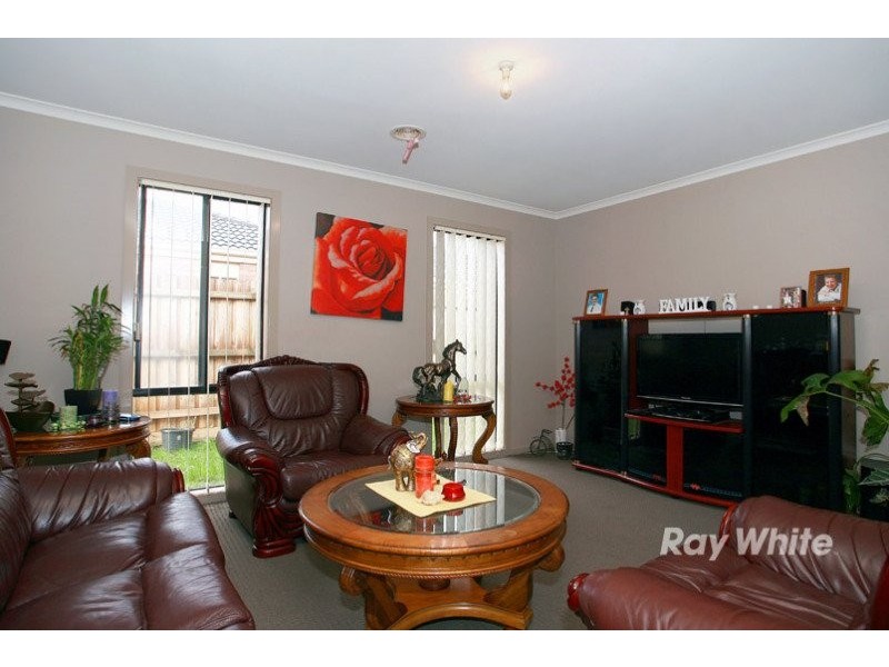 6 Bellbrae Crescent, Cranbourne VIC 3977