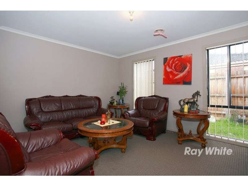6 Bellbrae Crescent, Cranbourne VIC 3977