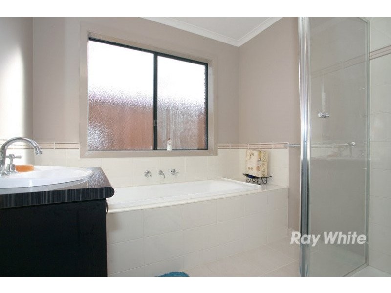 6 Bellbrae Crescent, Cranbourne VIC 3977