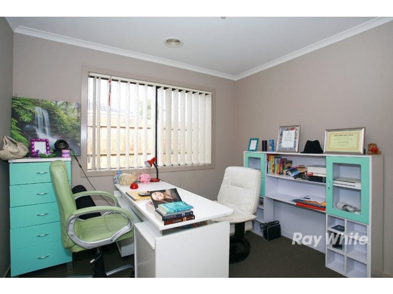 6 Bellbrae Crescent, Cranbourne VIC 3977