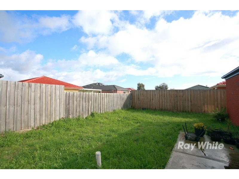 6 Bellbrae Crescent, Cranbourne VIC 3977